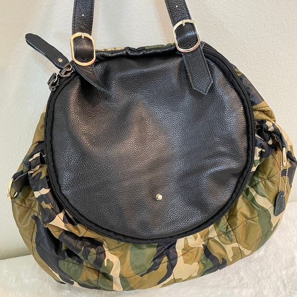 Camouflage Pattern Large Soft Bag - Picture 14 of 14